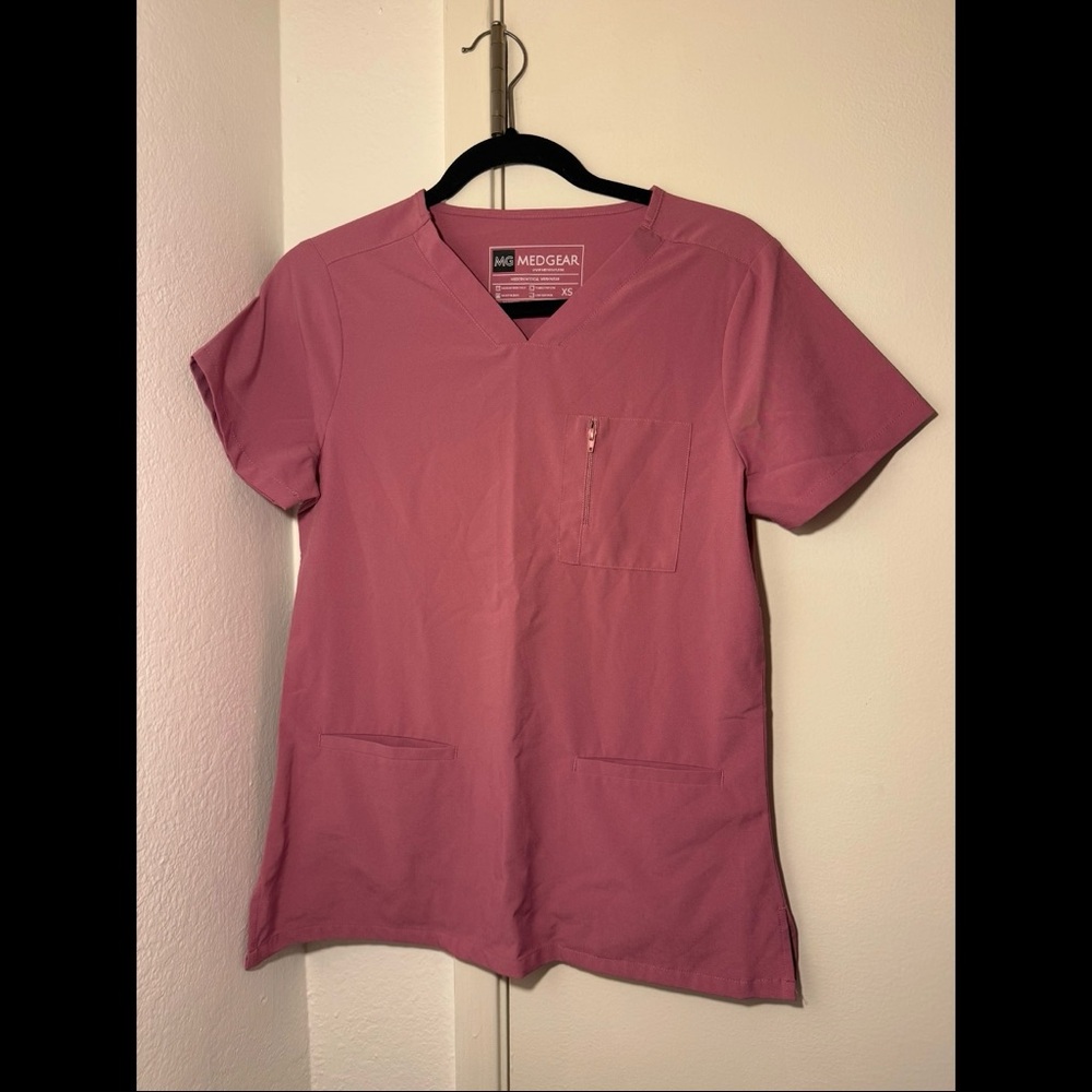 Medgear Women’s Scrubs Set